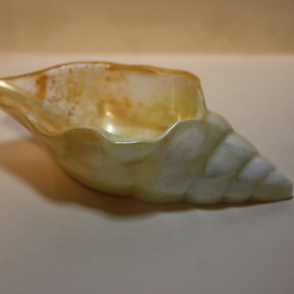 Resin Seashell with small Goldfish Figurine Trinket ,Mixed Color Unique - Picture 5 of 7
